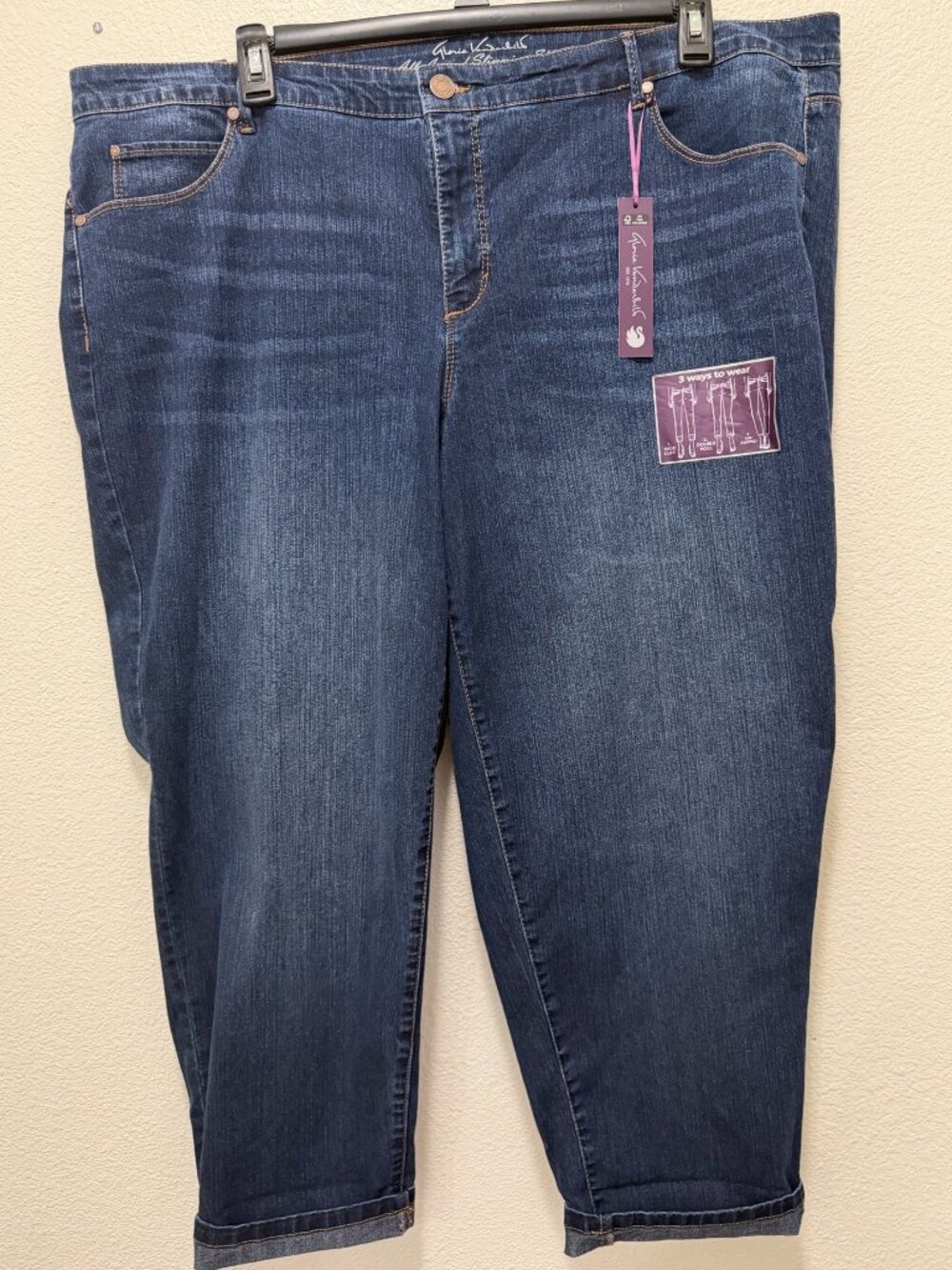 Gloria Vanderbilt dark wash denim capris with slimming effect, 22W, NWT